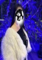 【都内の某大手企業で働いてる美人OLのセフレとお互い仕事終わり学校終わりにラブホ合流して3Pセックス】  普段は裏垢女子としても活動してるエマちゃん。