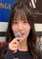 【RUNA 23歳】 今回ストリートスナップに協力してくれたのは、シュプリームのトップスがお似合いのRUNAちゃん(イメージビデオ)